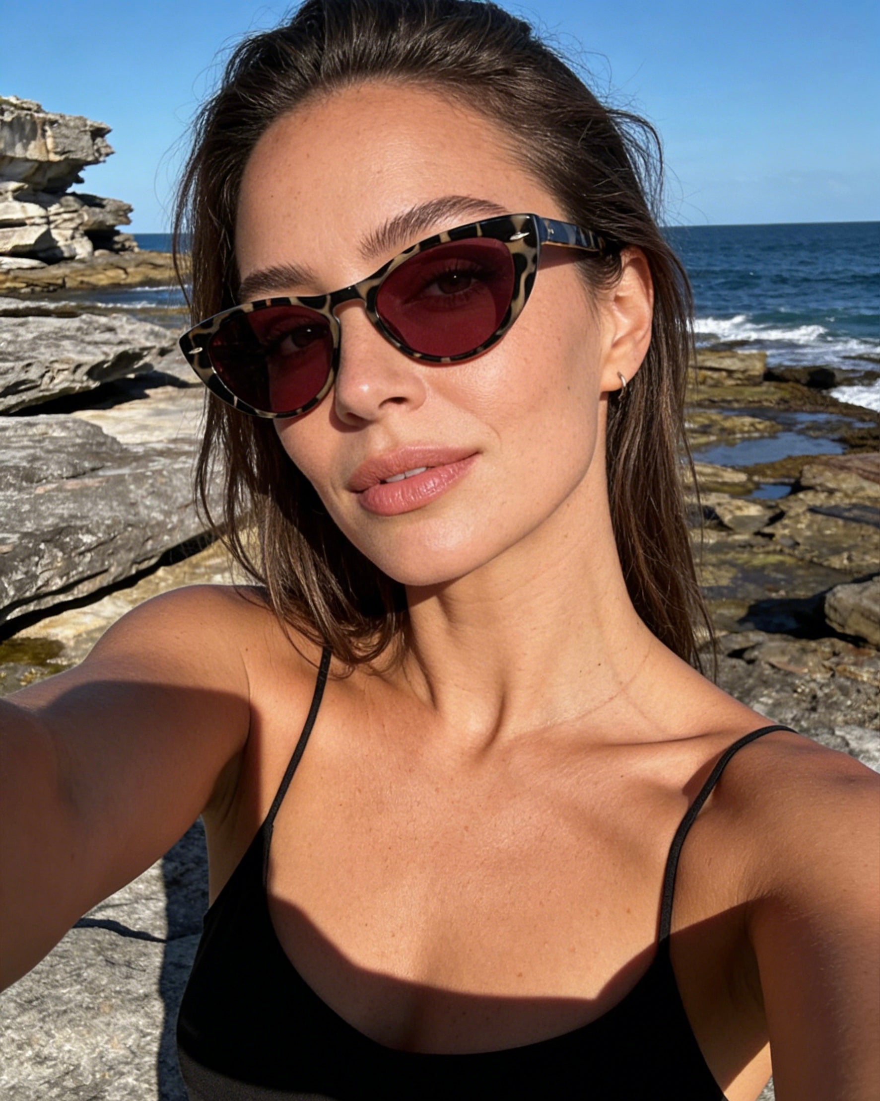 Retro leopard print cat-eye sunglasses with red lenses featuring red polarized lenses and 100% UV protection, high-end fashion eyewear.