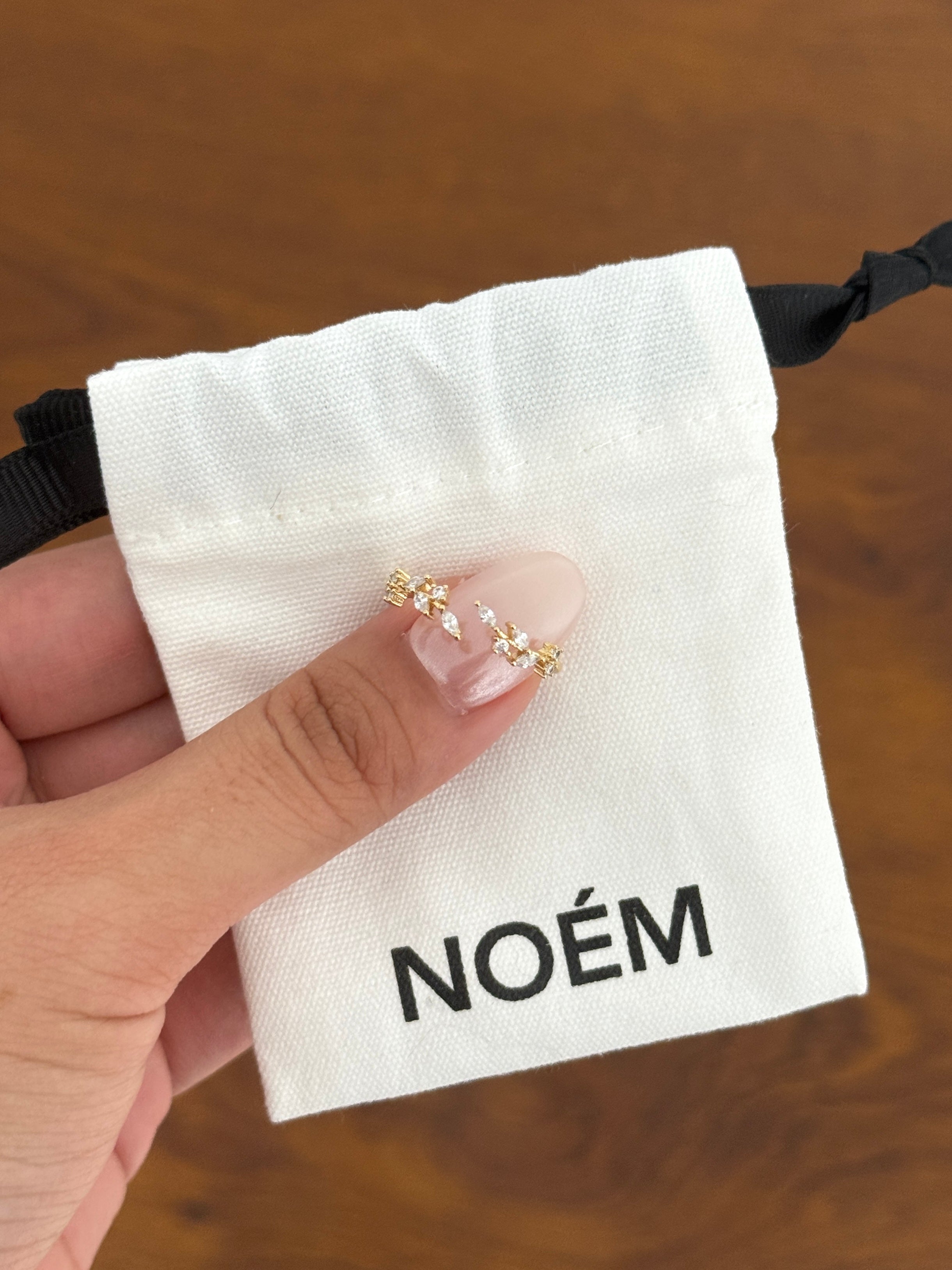 Adeline leaf ring (white)