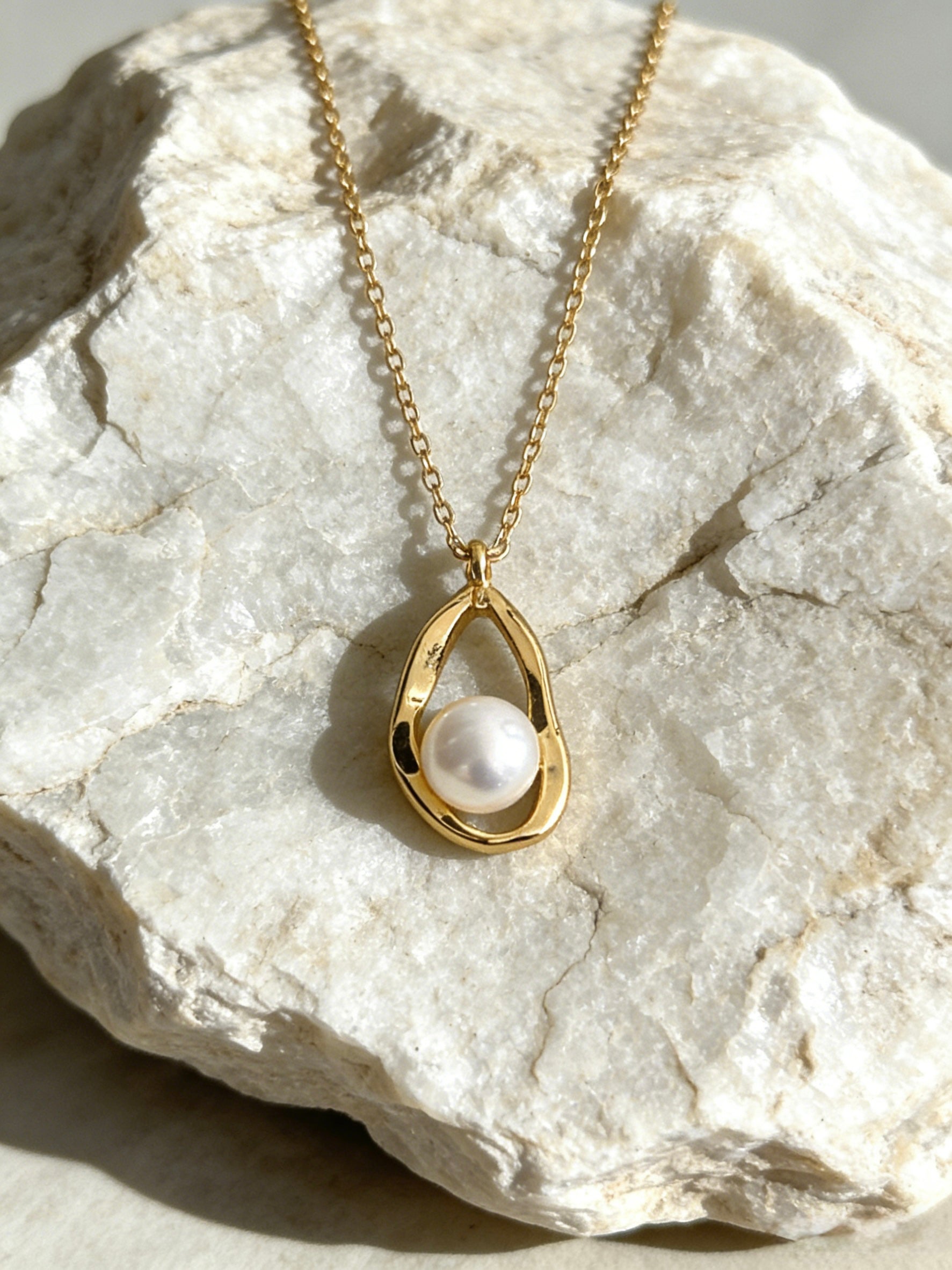 Gold Plated Cultured Pearl Necklace, Modern Teardrop Pearl Pendant Necklace for Women. Minimalist Gold Plated Pearl Pendant Necklace, Everyday Wear Delicate Chain.