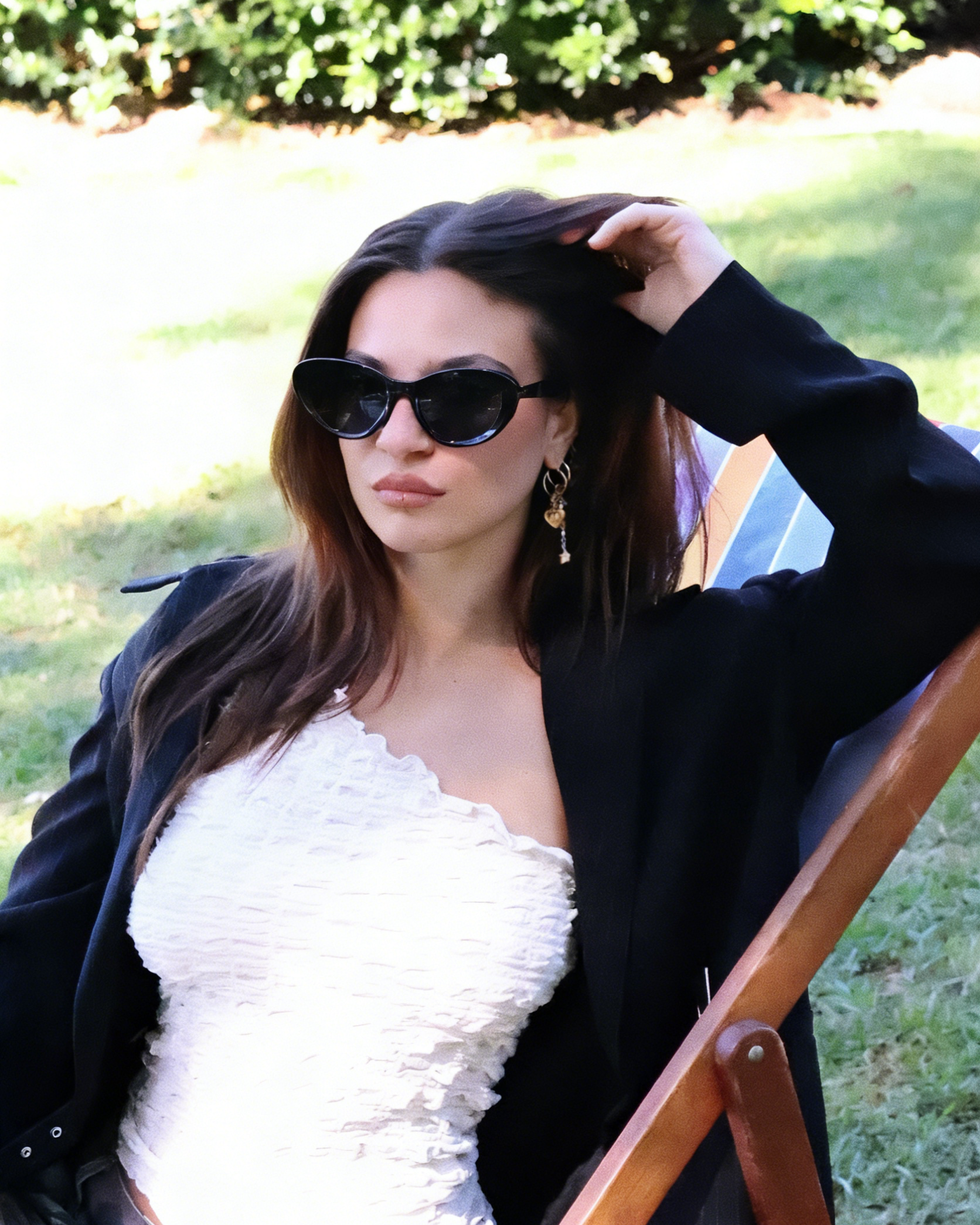 Classic black bold frame cat-eye sunglasses with polarized lenses and UV protection, aesthetic minimalist eyewear.