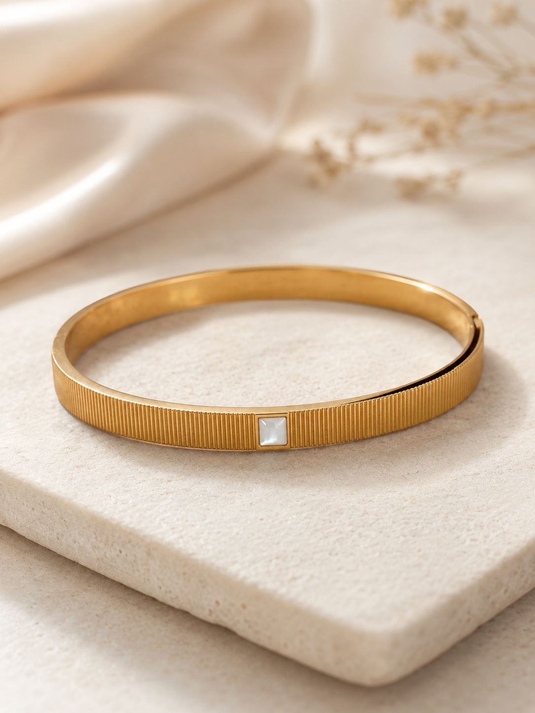 Noemi Bangle