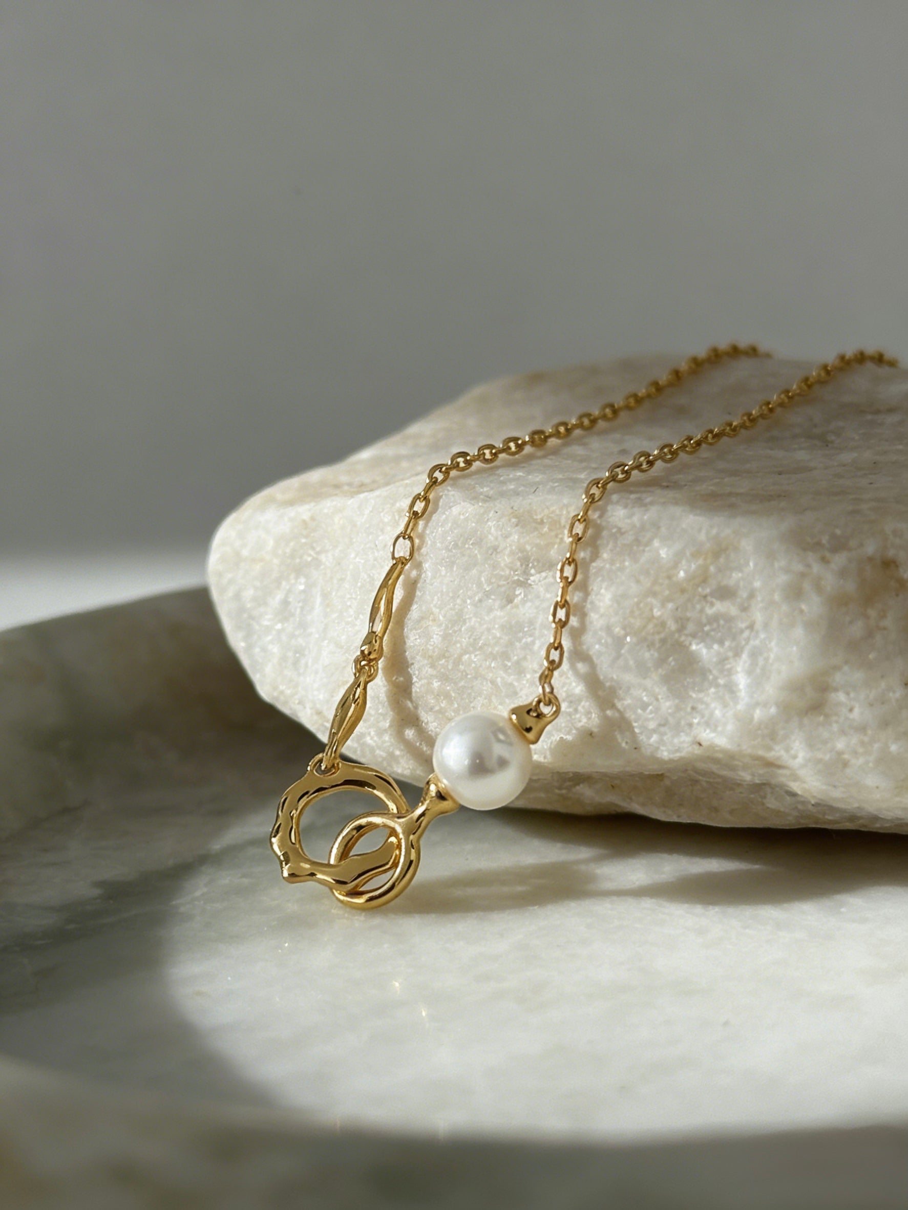 18k Gold Plated & Sterling Silver Interlocking Ring Pearl Pendant Necklaces, Dainty Minimalist Jewelry. Minimalist Pearl Pendant Necklace with Interlocking Rings, Everyday Wear Delicate Chain