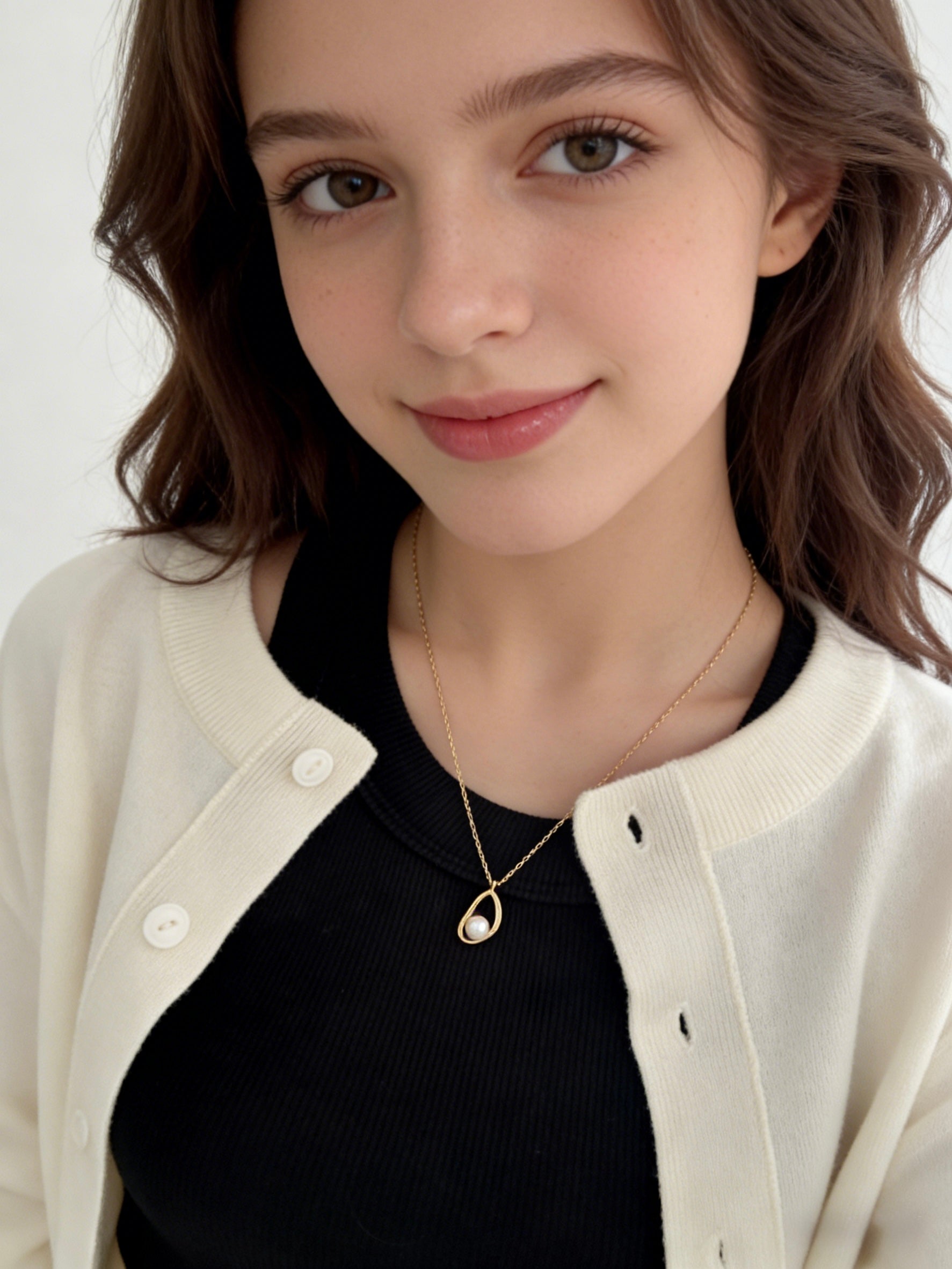 Gold Plated Cultured Pearl Necklace, Modern Teardrop Pearl Pendant Necklace for Women. Minimalist Gold Plated Pearl Pendant Necklace, Everyday Wear Delicate Chain.