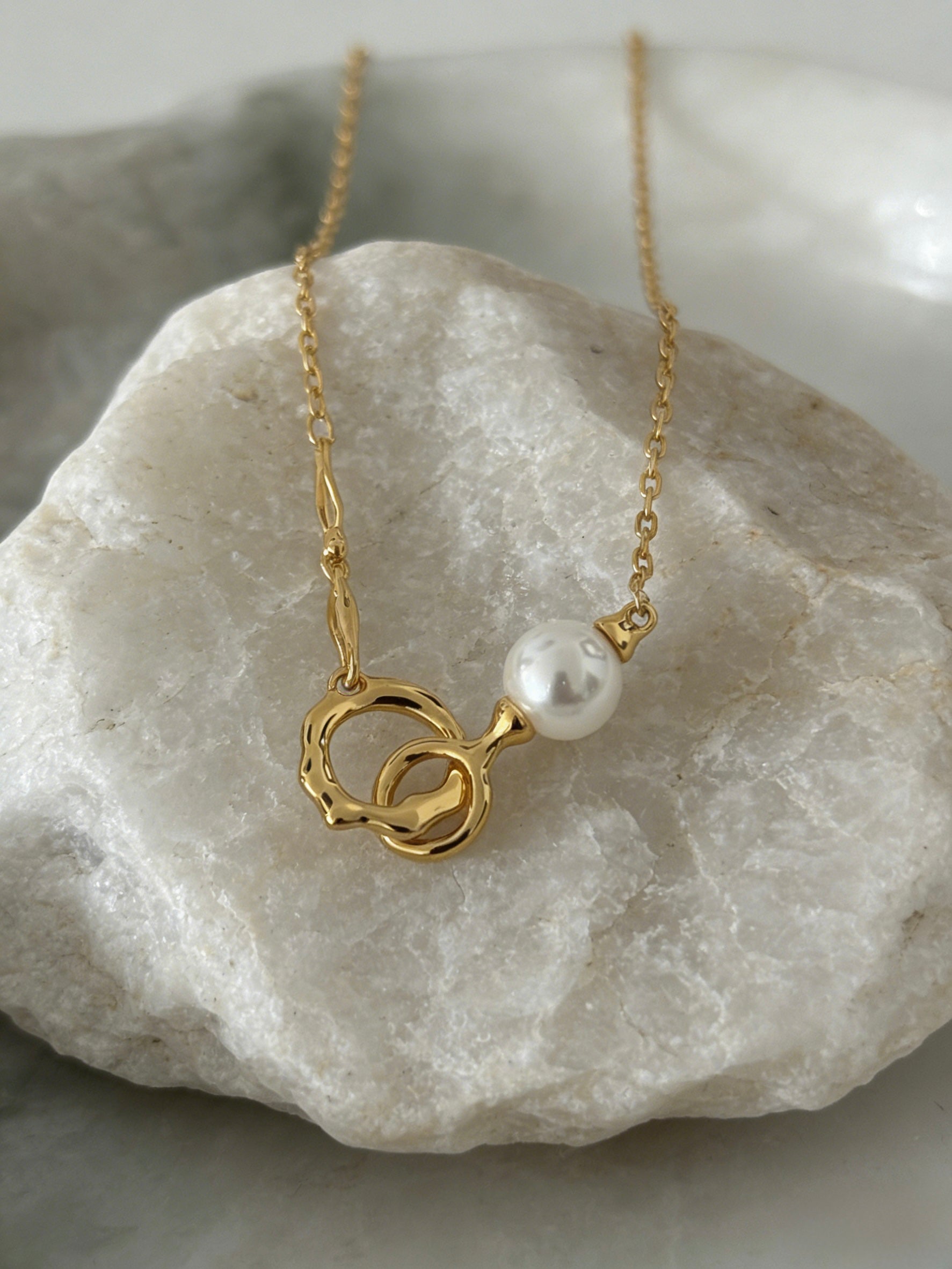 18k Gold Plated & Sterling Silver Interlocking Ring Pearl Pendant Necklaces, Dainty Minimalist Jewelry. Minimalist Pearl Pendant Necklace with Interlocking Rings, Everyday Wear Delicate Chain