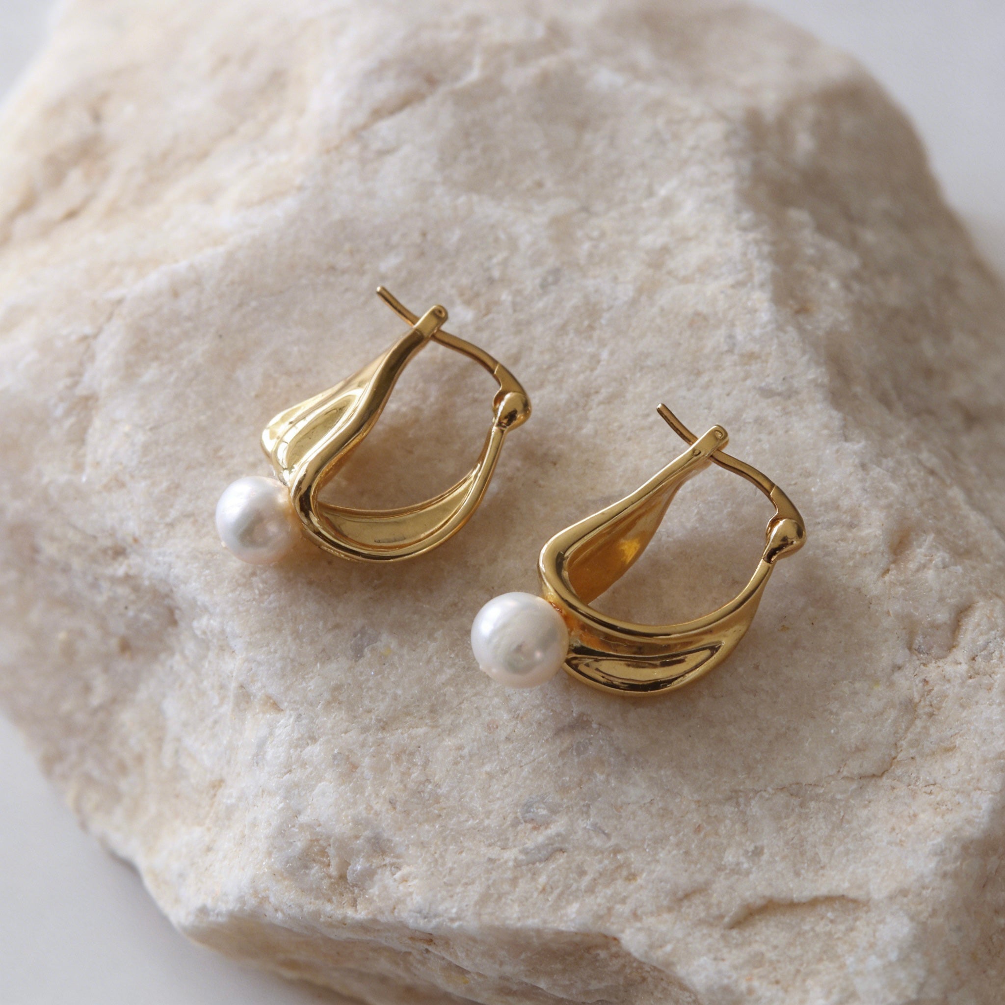 Everly Pearl Earrings