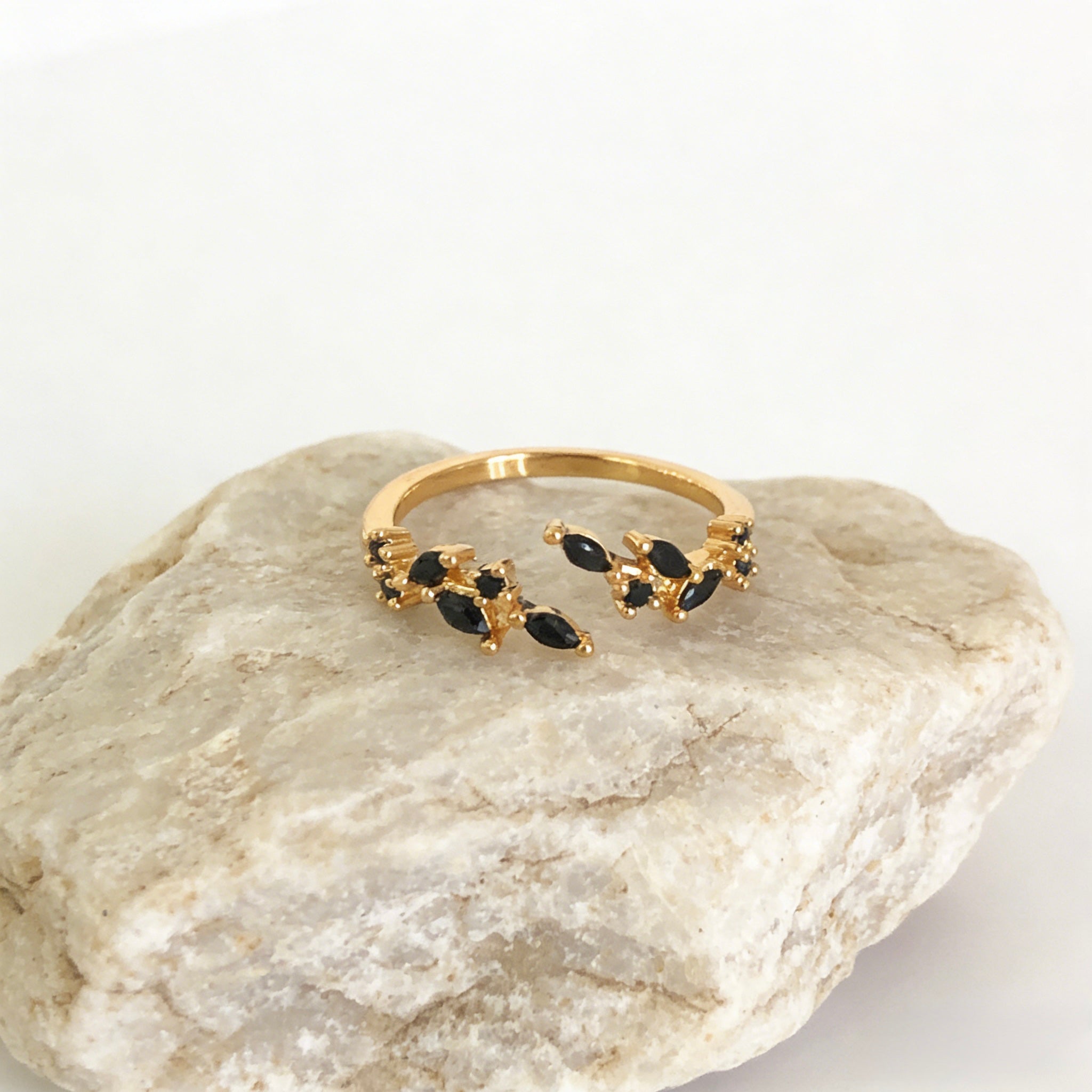 Adeline leaf ring (black)