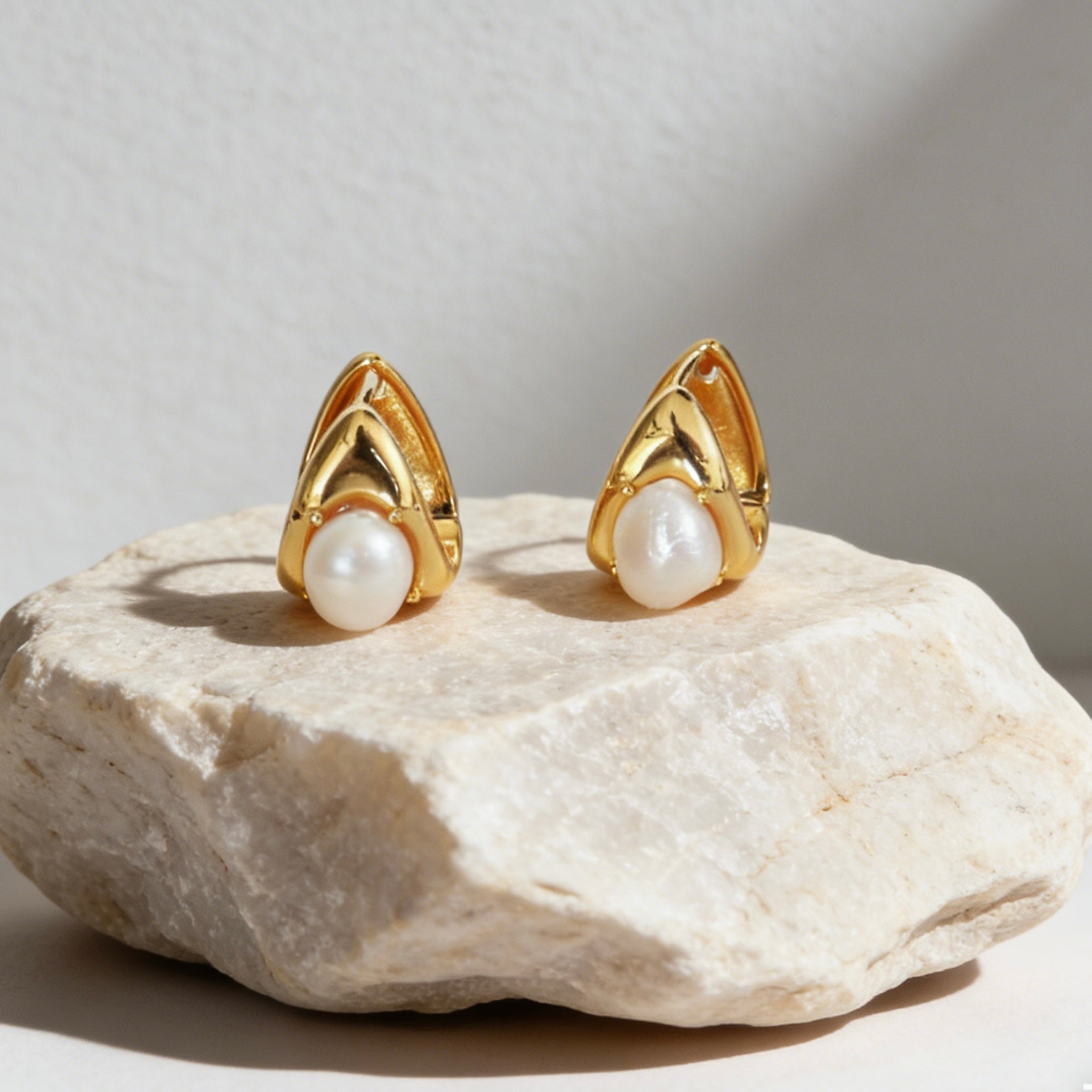 Anna Pearl Earrings