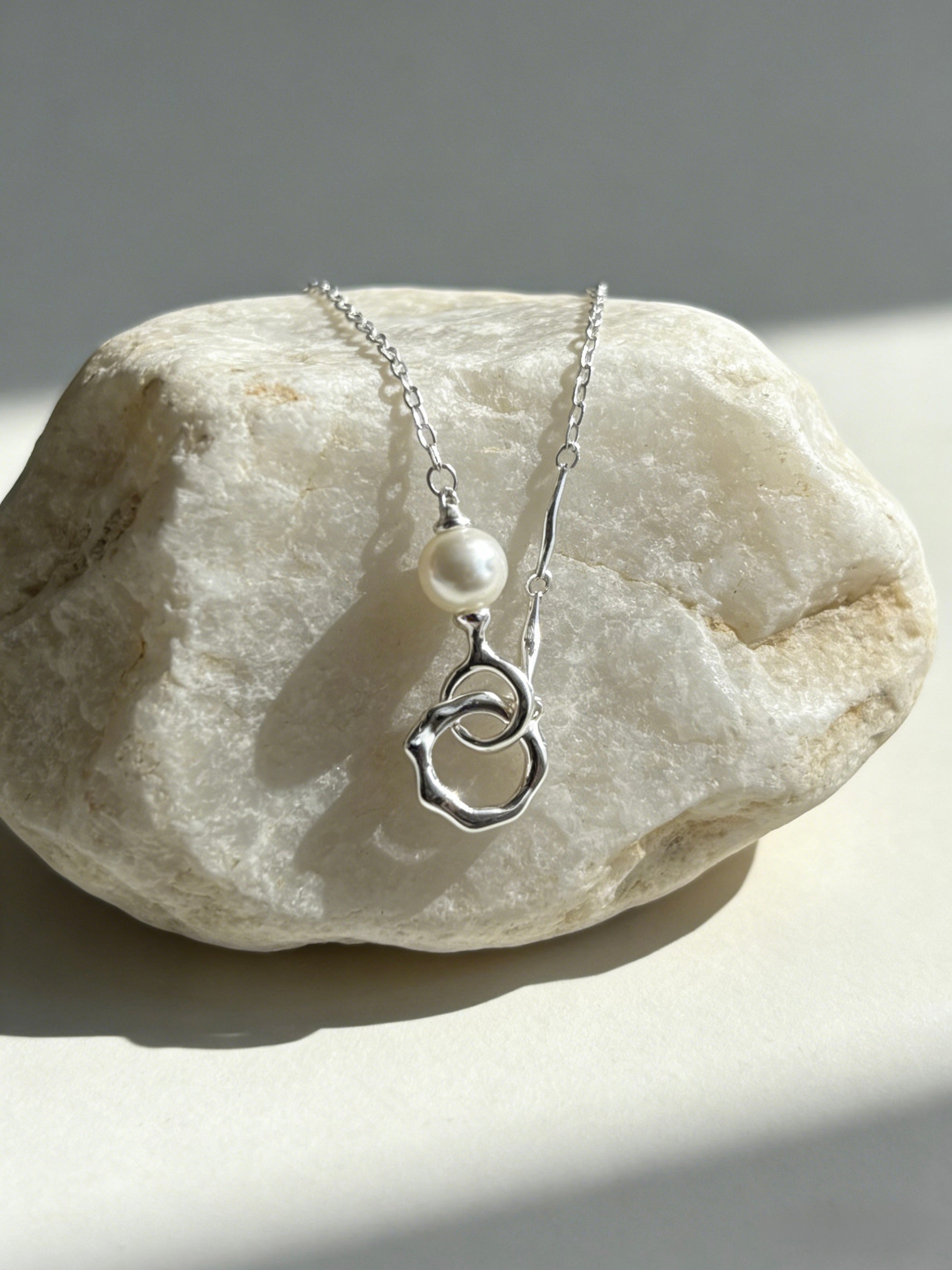 18k Gold Plated & Sterling Silver Interlocking Ring Pearl Pendant Necklaces, Dainty Minimalist Jewelry. Minimalist Pearl Pendant Necklace with Interlocking Rings, Everyday Wear Delicate Chain