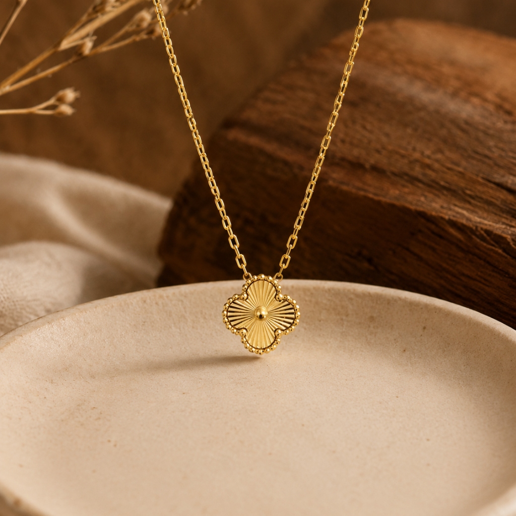How to Keep Gold Jewellery From Tarnishing: 8 Simple Care Tips