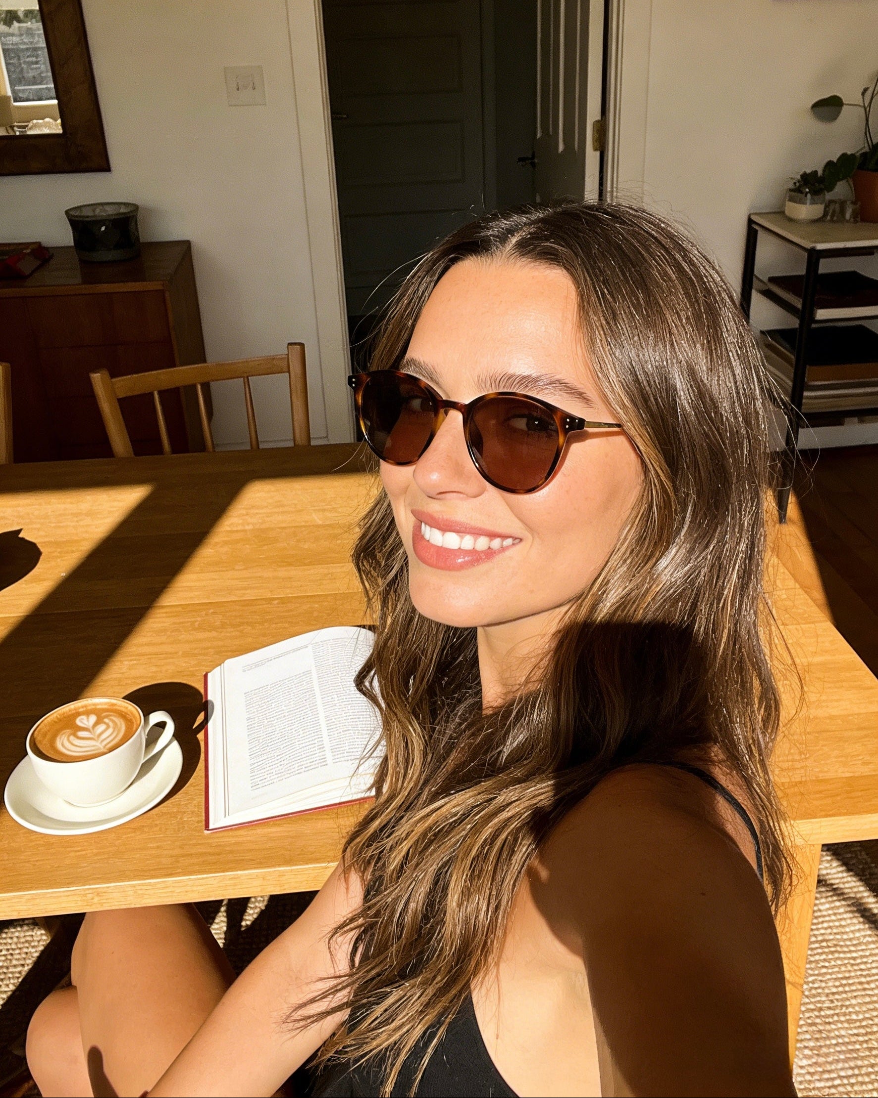 Trendy retro unisex tortoiseshell round sunglasses | polarised lenses, UV protection, fashion-forward eyewear
