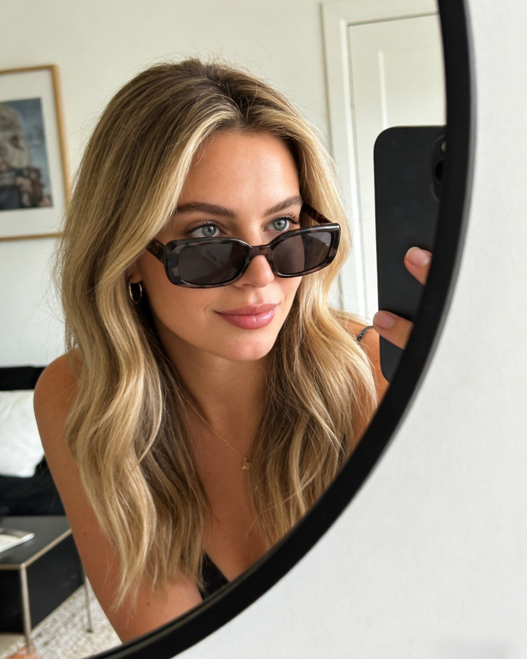 Smoky purple tortoise frame rectangle sunglasses featuring polarized lenses and 100% UV protection, modern aesthetic retro sunglasses.