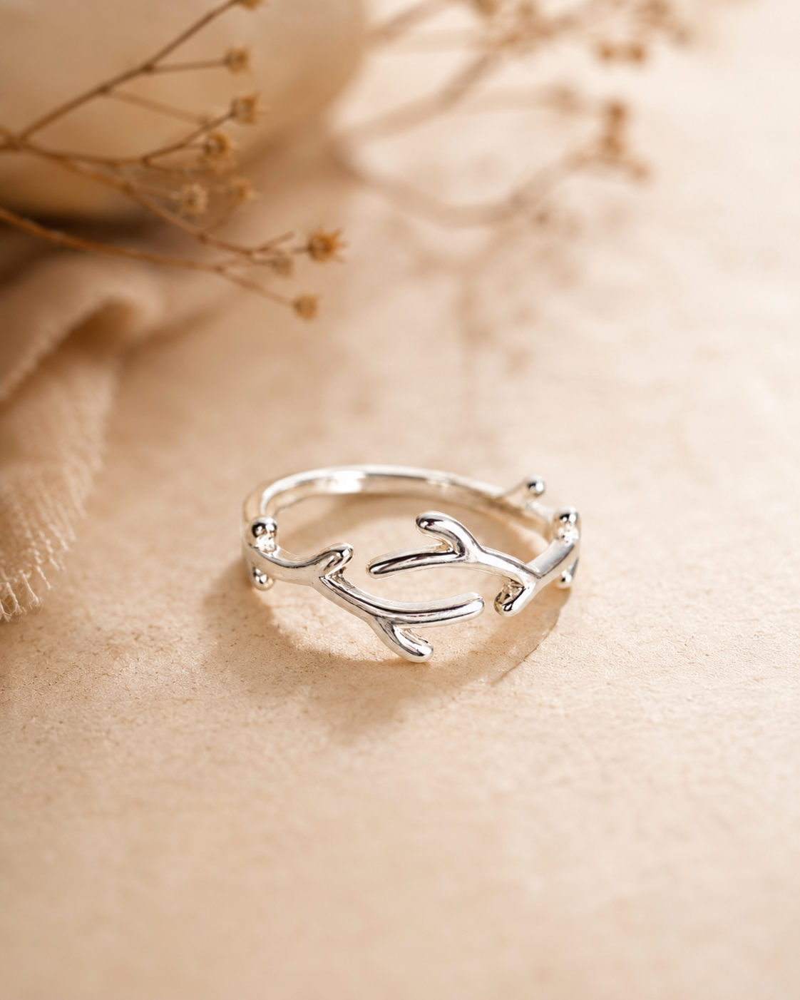 Evie leaf ring