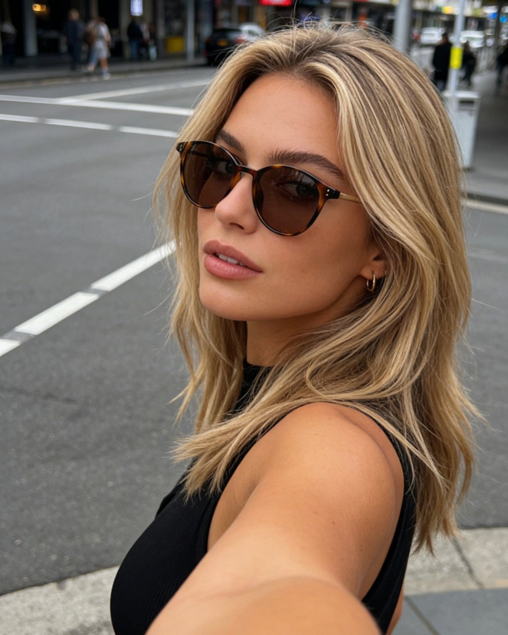 Trendy retro unisex tortoiseshell round sunglasses | polarised lenses, UV protection, fashion-forward eyewear
