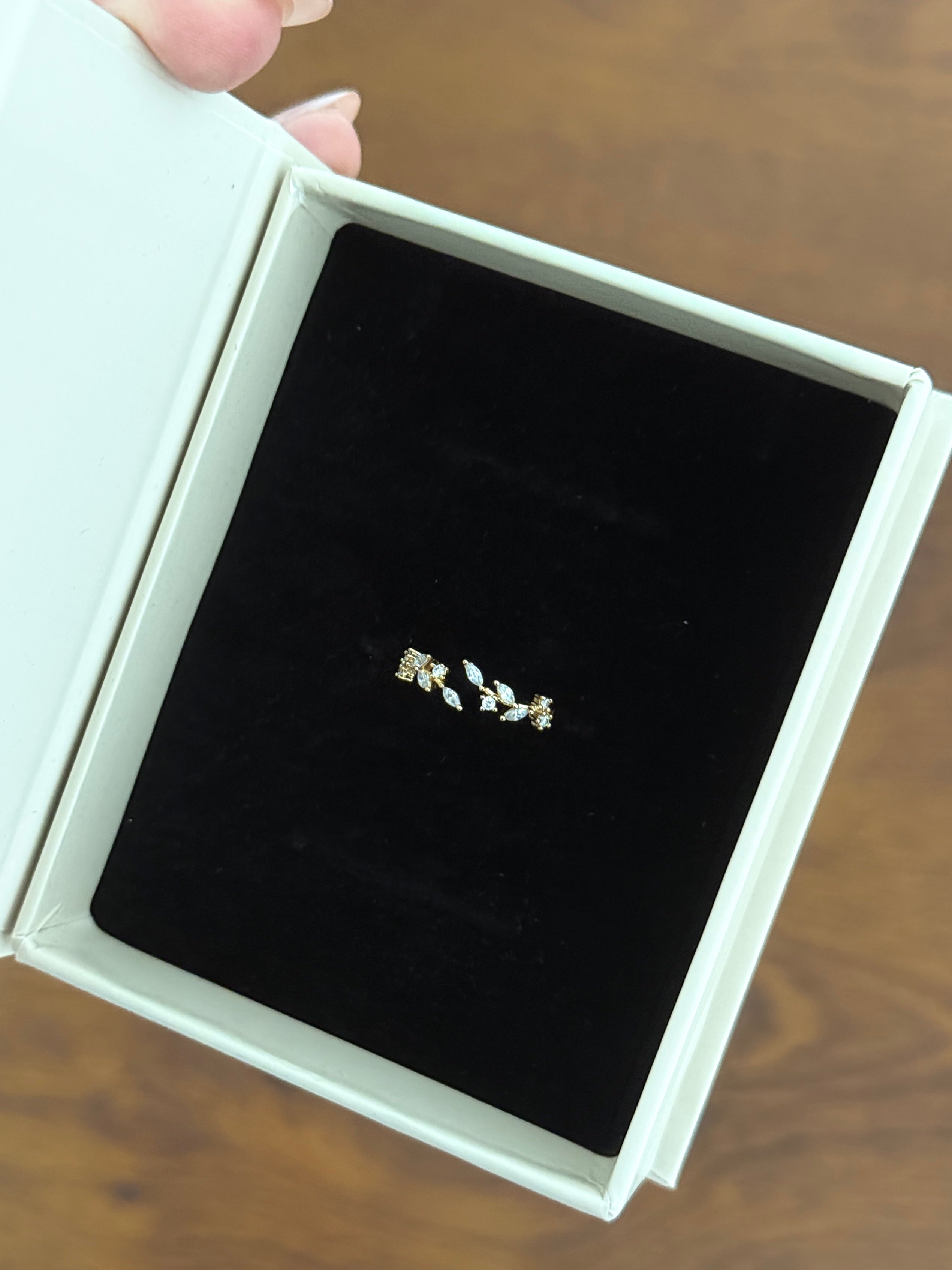 Adeline leaf ring (white)
