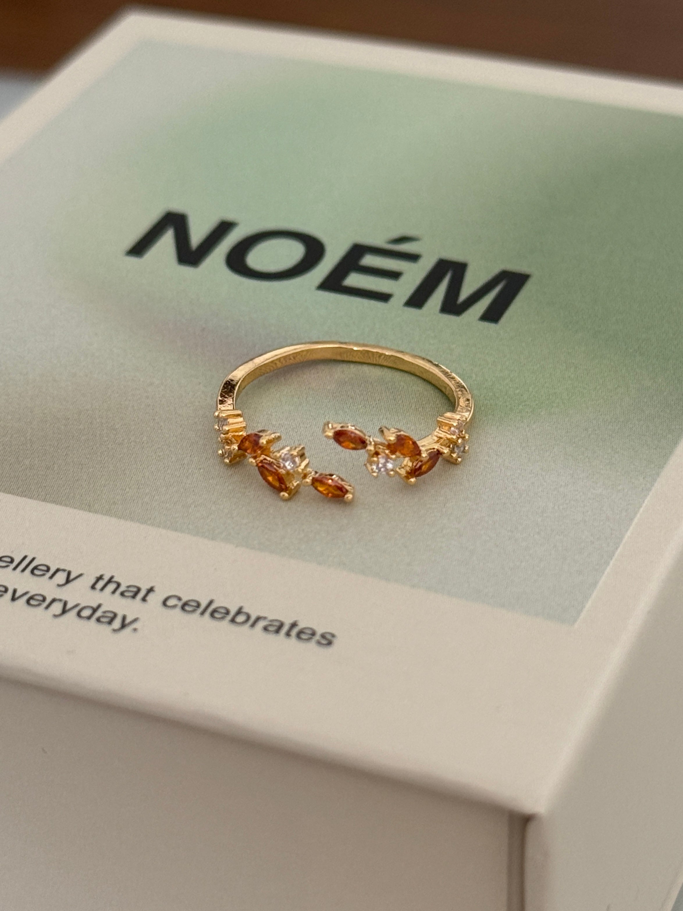 Adeline leaf ring (red)
