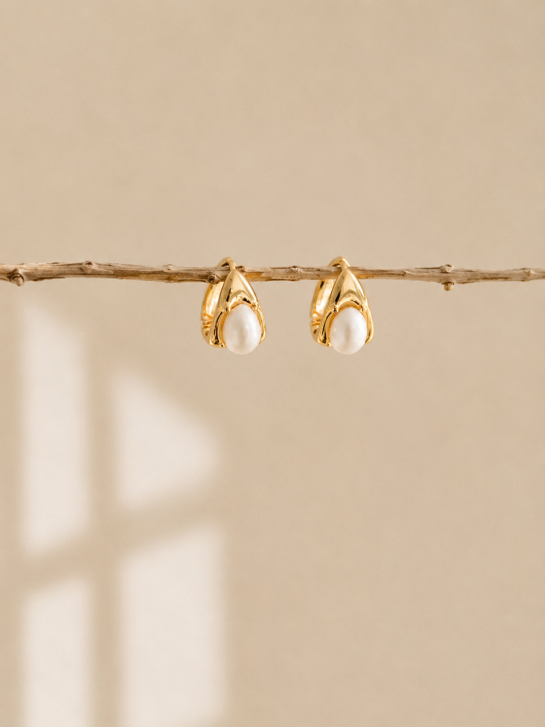 Anna Pearl Earrings