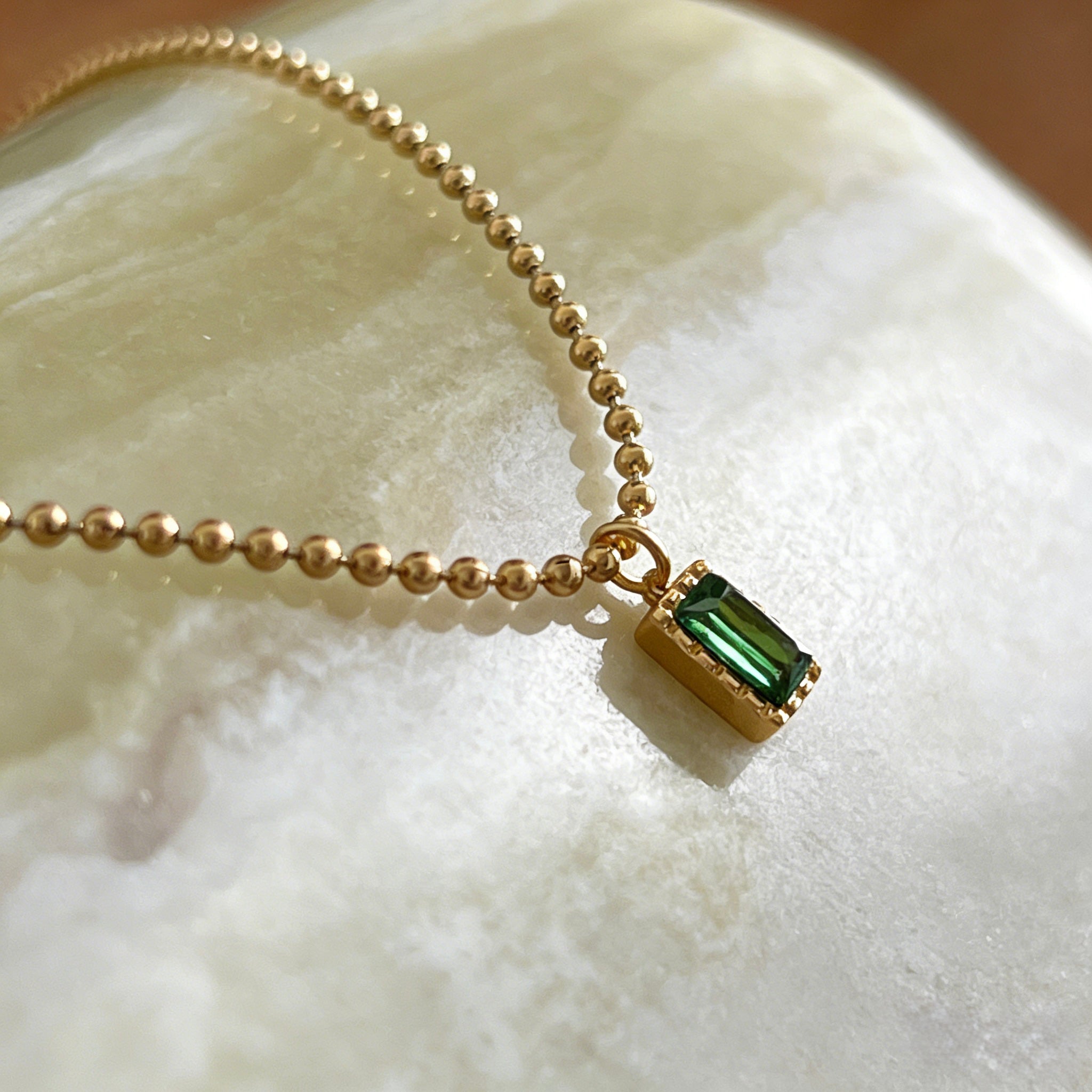 Gold plated beaded chain necklace with emerald cut green pendant, dainty minimalist jewelry. Trendy gold plated ball chain necklace with emerald green rectangular pendant, delicate everyday wear.