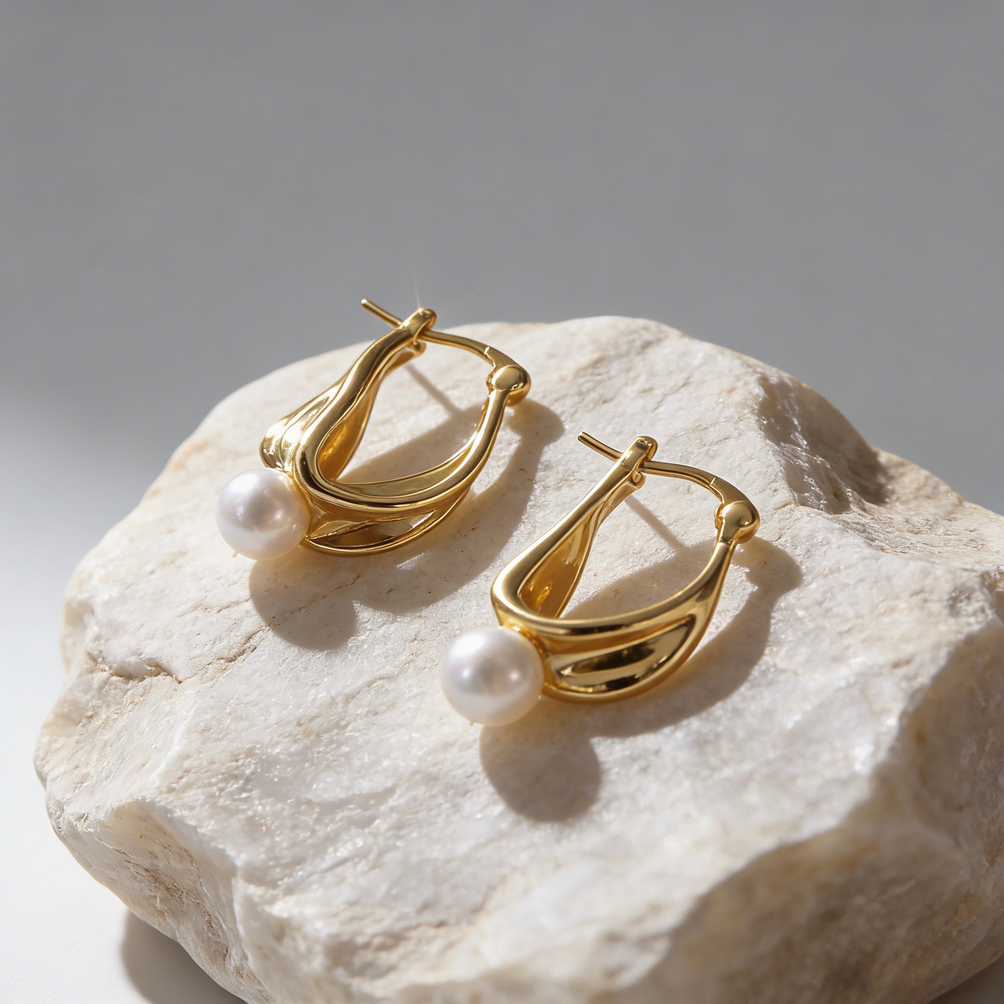 Everly Pearl Earrings