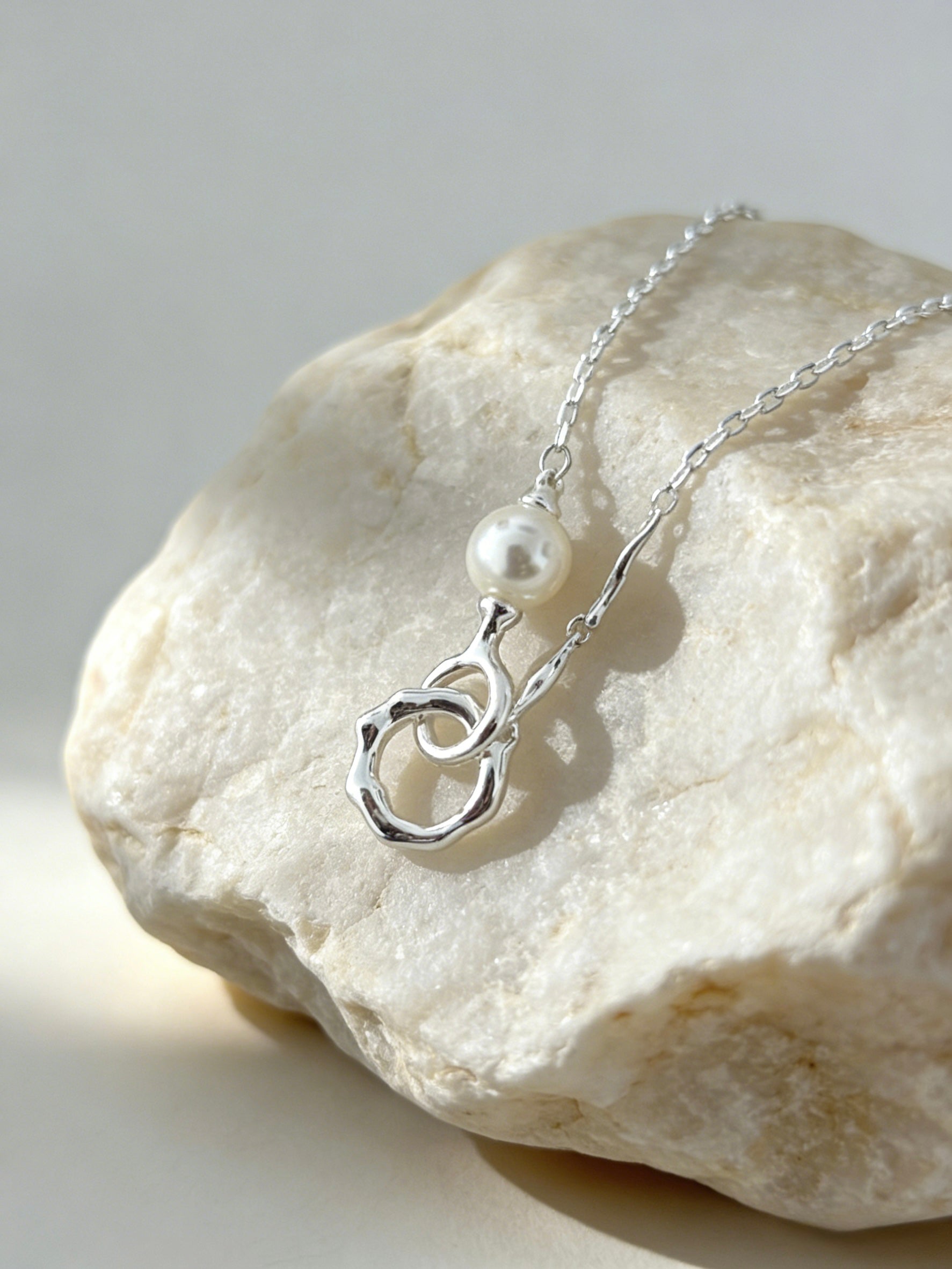 18k Gold Plated & Sterling Silver Interlocking Ring Pearl Pendant Necklaces, Dainty Minimalist Jewelry. Minimalist Pearl Pendant Necklace with Interlocking Rings, Everyday Wear Delicate Chain