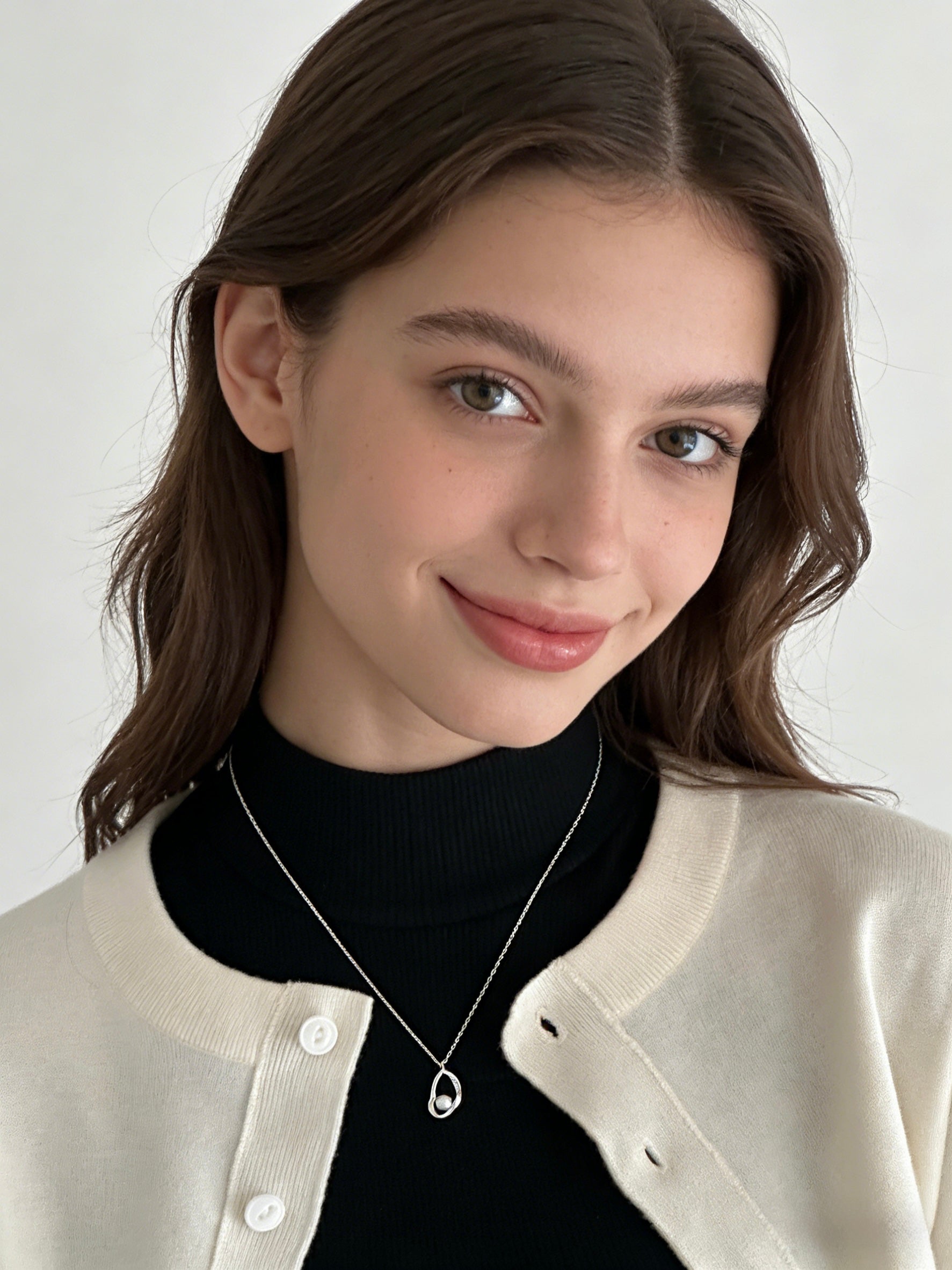 18k silver Organic Teardrop Pearl Pendant Necklace, Dainty Minimalist Jewelry. Minimalist silver Plated Pearl Pendant Necklace, Everyday Wear Delicate Chain